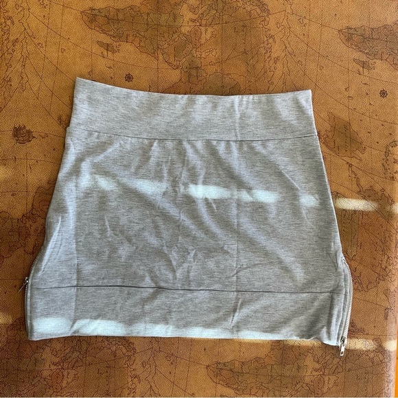 YANDY.COM Mini skirt cover-up, size medium, heathered grey - Picture 2 of 7